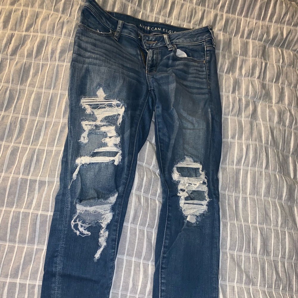 Medium wash American eagle jeans!